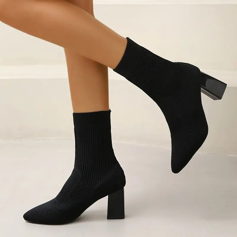 Bottes Noires Femme Élégantes au Design Intemporel et Confort Optimal 3