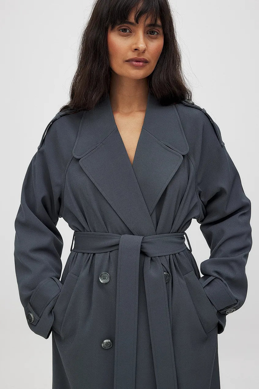 Trenchcoat Femme Élégant en Noir et Gris Foncé, Long avec Ceinture Ajustable et Détails Classiques 3