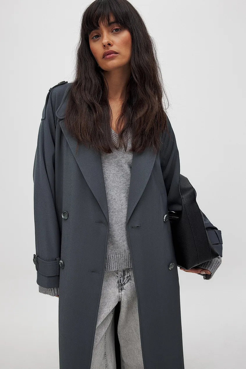 Trenchcoat Femme Élégant en Noir et Gris Foncé, Long avec Ceinture Ajustable et Détails Classiques 4