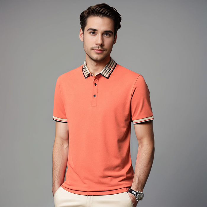 Polo homme Abel noir à manches courtes, col polo avec détail tartan sur le col et les manches; coupe moderne, élégant et confortable.
