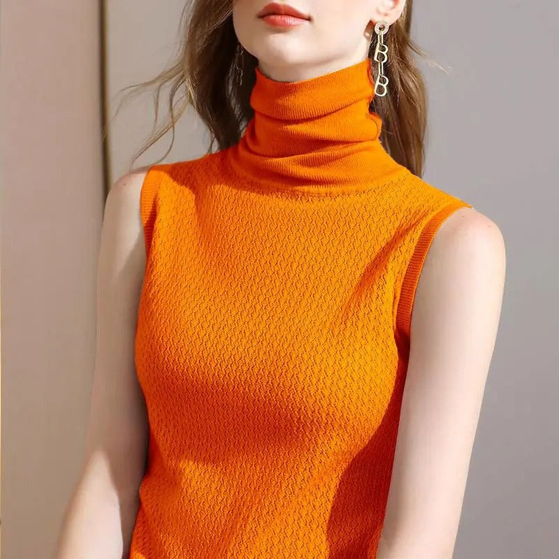 Haut à col roulé Alyssa pour femme, sans manches, coupe ajustée et élégante, coloris orange avec texture subtile, idéal pour un look chic et confortable.