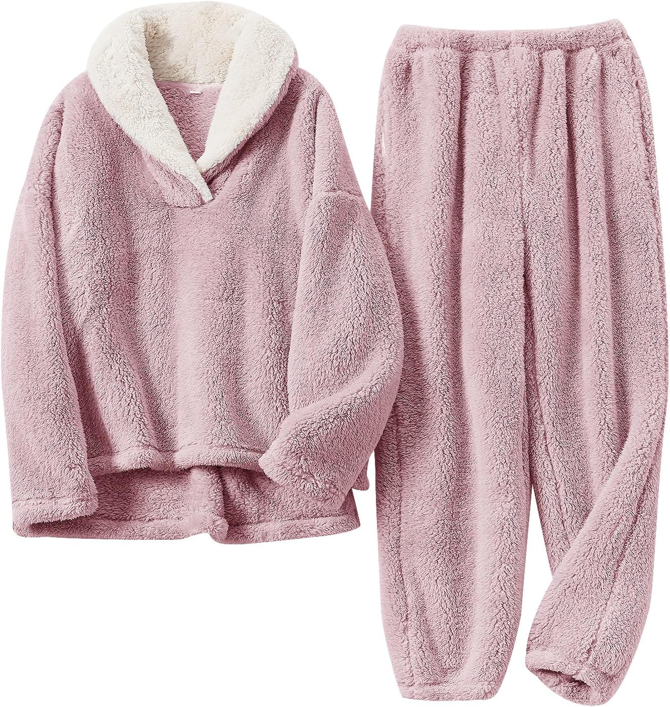 Pyjama polaire pour femme de couleur rose poudré, composé d’un haut doux à col large doublé en sherpa blanc et d’un pantalon assorti. Ensemble chaud, moelleux et très confortable, parfait pour l’hiver et les moments cocooning.