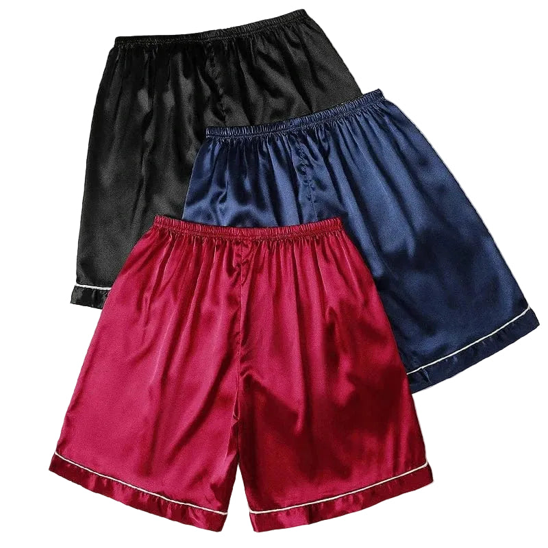 Lot de trois shorts de pyjama pour homme Baptiste en satin, présentés en noir, bleu marine et bordeaux, avec taille élastique et finition liserée, conçus pour un port doux et confortable.