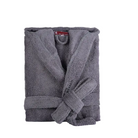 Peignoir Cédric pour homme, modèle doux et relaxant en tissu gris, présenté plié avec sa ceinture nouée sur fond blanc.