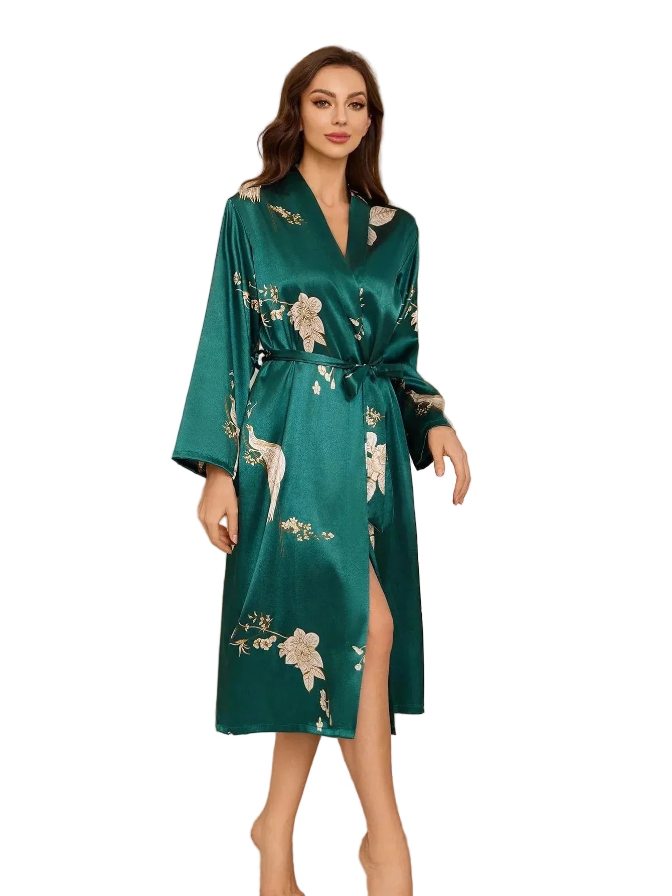 Kimono satin vert pour femme, modèle Célestine, avec des motifs floraux élégants et une coupe fluide. Ce kimono à manches longues est parfait pour allier confort et style, idéal pour une soirée chic ou un moment de détente raffiné.