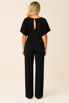 Combinaison Femme Chic au Style Minimaliste et Confort Optimal-3