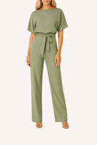 Combinaison Femme Chic au Style Minimaliste et Confort Optimal-1