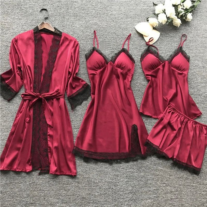 Ensemble de pyjamas pour femme en satin rouge composé d’un kimono avec dentelle noire, d’une nuisette élégante, d’un haut à fines bretelles et d’un short assorti. Matière légère, douce et très élégante, idéale pour des soirées raffinées et un confort optimal.