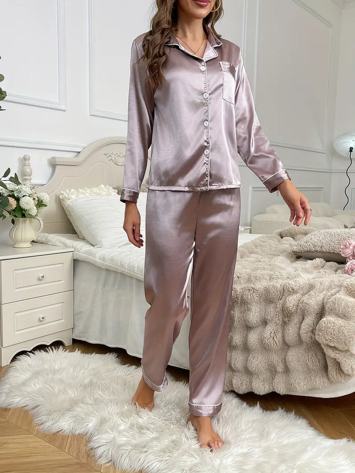 Pyjama femme Clémence en satin rose, composé d&