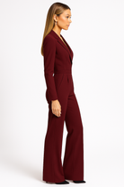 Combinaison Femme Chic à Col en V et Jambes Larges pour un Confort Moderne 2