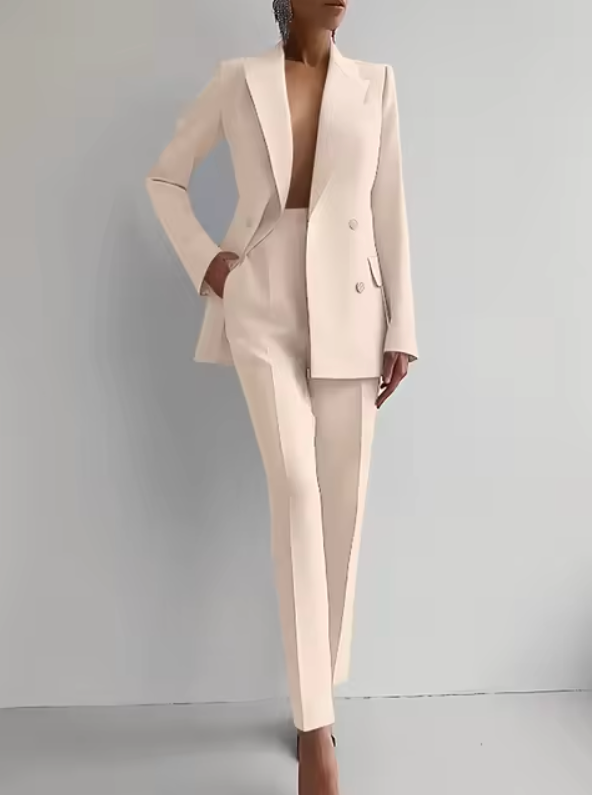 Costume Femme Élégant Chic au Style Sophistiqué 1