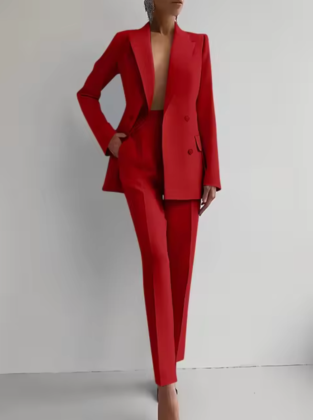 Costume Femme Élégant Chic au Style Sophistiqué 5