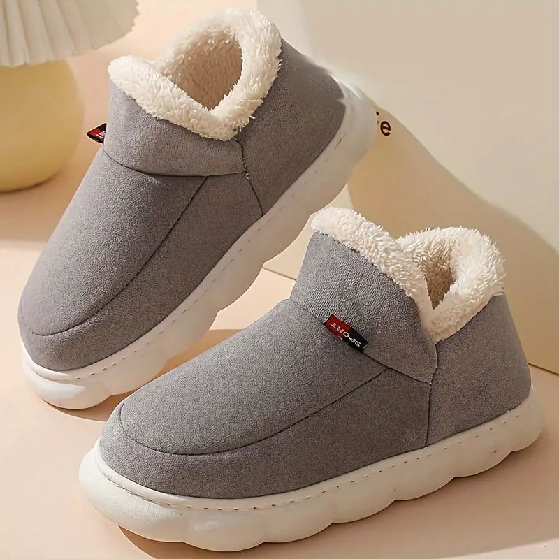 Chaud & confortable Chaussons gris avec doublure en peluche douce beige, offrant un confort optimal et une chaleur agréable pour vos pieds pendant les mois froids.