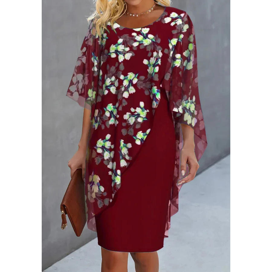 Légère et élégante. Cette robe bordeaux avec un haut en mousseline à motifs floraux délicats crée un look élégant et raffiné. Parfaite pour des occasions spéciales ou des soirées, elle est accessoirisée avec une pochette en cuir marron.