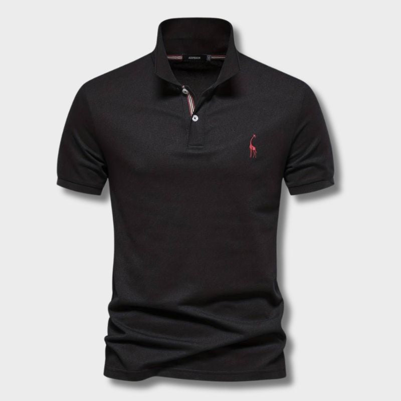 Ce polo slim pour homme, de couleur noire, allie confort et élégance. Son col raffiné avec des détails colorés et le logo de girafe brodé sur la poitrine ajoutent une touche moderne à ce modèle classique. Parfait pour un look décontracté mais soigné, ce polo est idéal pour toutes les occasions.
