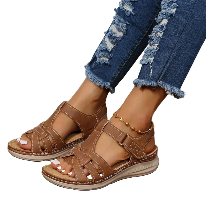 Avec leur couleur marron et leur design ajustable, elles offrent à la fois un excellent soutien et un look décontracté parfait pour l&