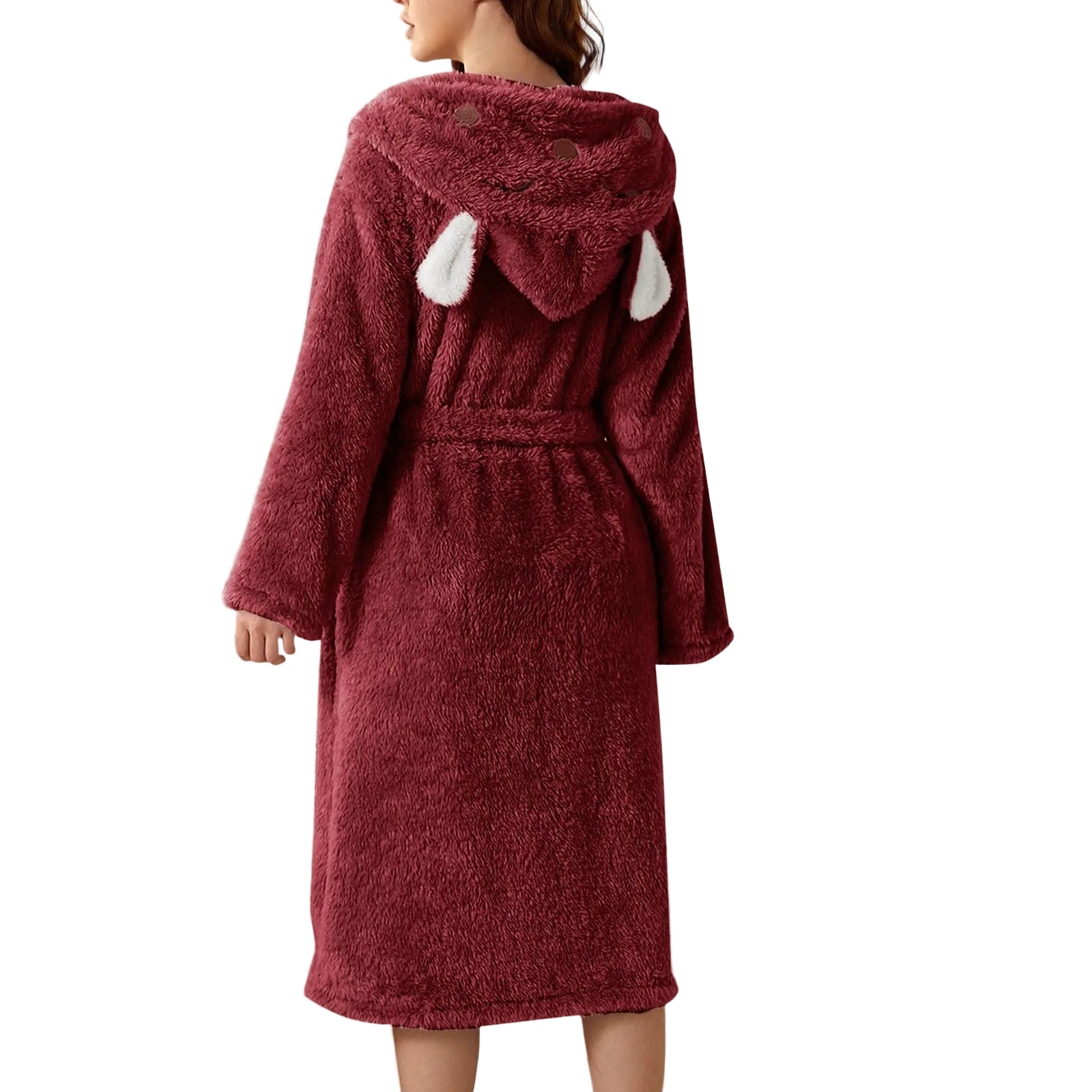 Peignoir femme chaud Iris en tissu peluche bordeaux, coupe mi-longue avec ceinture, capuche fantaisie avec petites oreilles, porté de dos dans un salon.