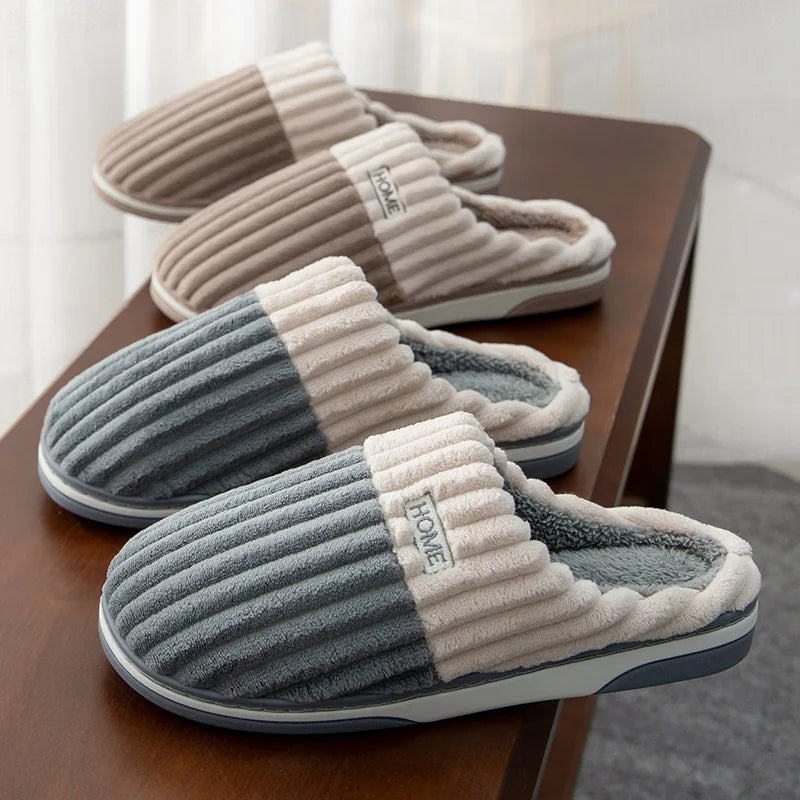 Chaussons homme Jules en tissu côtelé avec intérieur chaud et moelleux, présentés en plusieurs coloris (gris/beige et marron/beige), semelle épaisse confortable pour la maison.