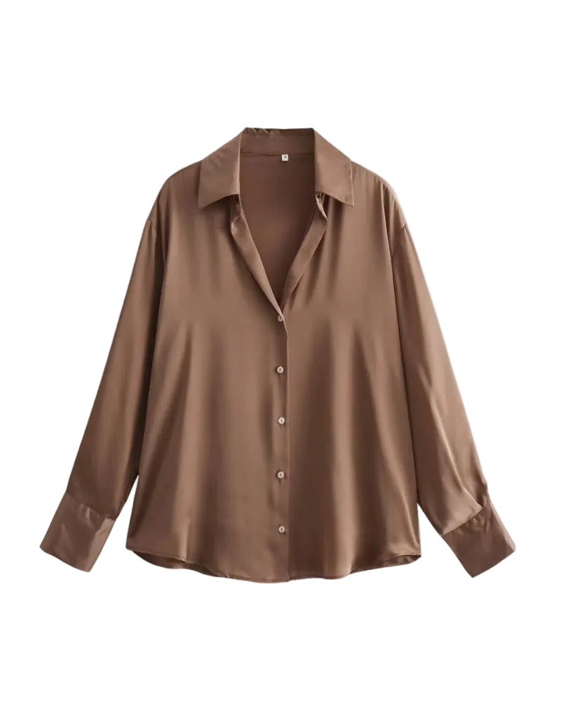 Blouse femme Lana élégante et confortable, coupe fluide à manches longues, coloris marron avec col classique et fermeture boutonnée, idéale pour un style chic et intemporel.