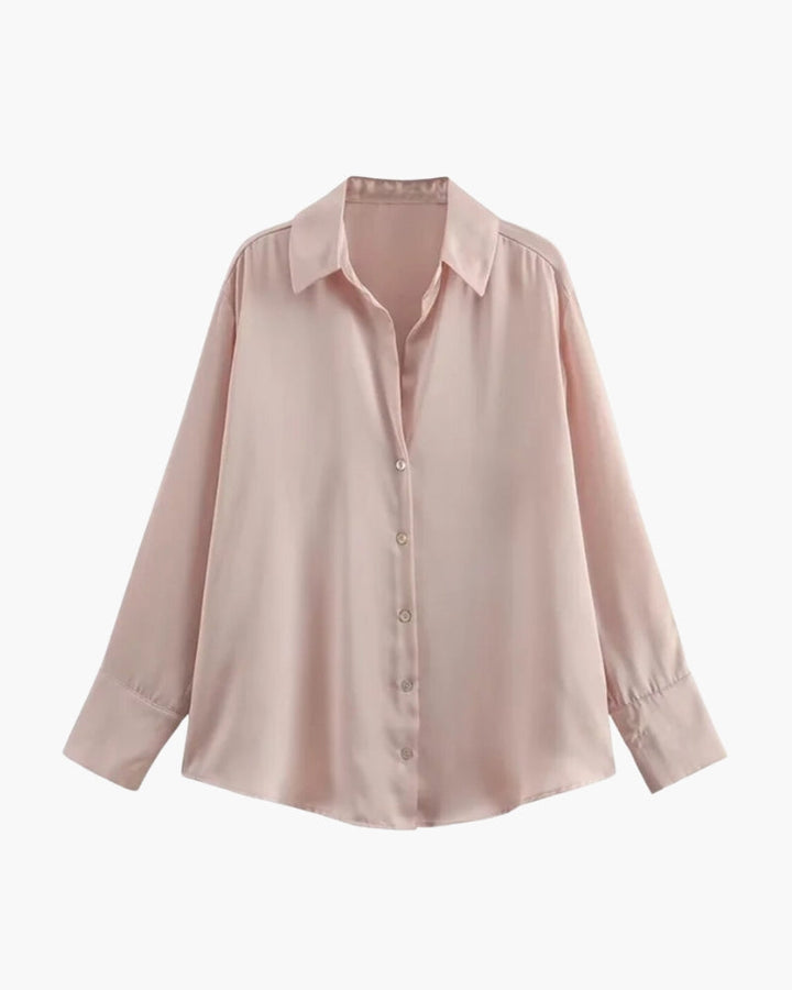 Blouse femme Lana élégante et confortable, coupe fluide à manches longues, coloris rose pâle avec col classique et fermeture boutonnée, idéale pour un look chic et raffiné.