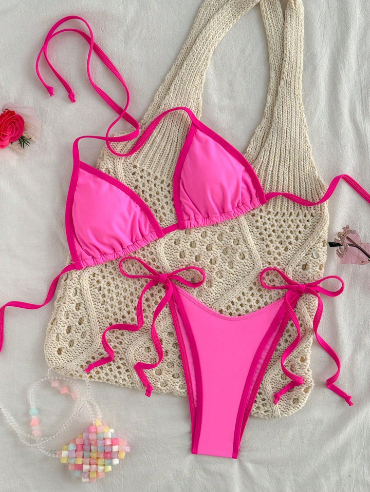 Bikini triangle femme Letty rose vif avec liens à nouer, coupe sexy et design tendance, présenté avec accessoires pour un style confortable et féminin.