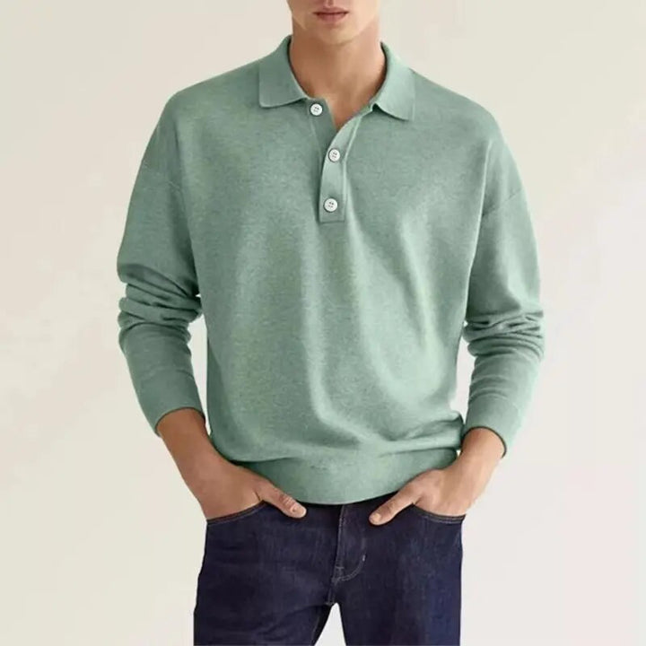 Ce polo vert menthe pour homme, à manches longues, offre une silhouette élégante et décontractée. Avec son col classique et ses boutons assortis, il allie confort et raffinement, parfait pour toutes les occasions, des sorties décontractées aux événements plus habillés.