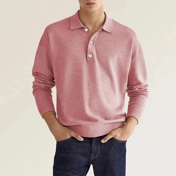 Ce polo rose pour homme, à manches longues, est un choix élégant et confortable. Avec son col classique et ses boutons contrastés, il ajoute une touche de fraîcheur et de style, parfait pour les occasions décontractées ou plus habillées.