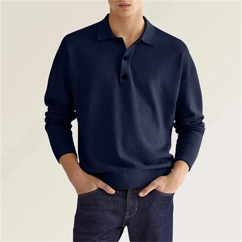 Ce polo bleu marine pour homme, à manches longues, combine élégance et confort. Son col classique et ses boutons noirs apportent une touche de sophistication, le rendant idéal pour des looks décontractés ou habillés en toute occasion.