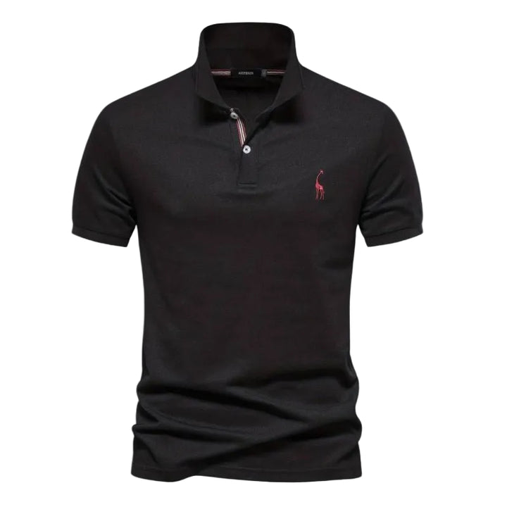 Polo noir pour homme, simple et élégant, avec un logo de girafe rouge sur la poitrine. Son design moderne et ses finitions soignées, avec un col à rayures, en font une pièce idéale pour un look à la fois décontracté et raffiné. Parfait pour les journées de travail ou les sorties informelles.