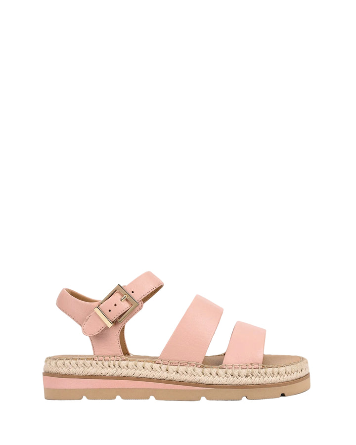 Ces sandales en cuir rose clair avec des lanières croisées et une semelle en jute sont parfaites pour l&