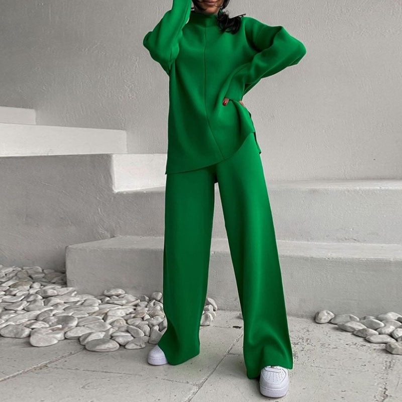 Femme debout portant l’ensemble Naïla vert intense, composé d’un pull à col montant oversize et d’un pantalon large assorti. Tenue chaude, douce et moderne, idéale pour allier confort et style durant les journées fraîches.