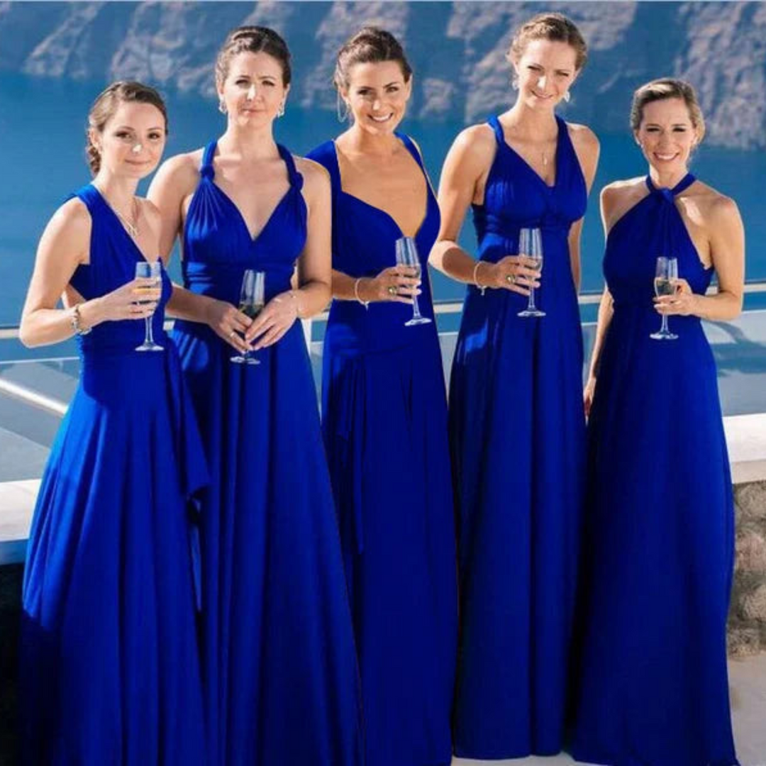 Un groupe de cinq femmes portant des robes longues bleu royal, idéales pour des occasions spéciales. Chaque robe présente un design élégant avec un décolleté plongeant ou un dos nu croisé, mettant en valeur la silhouette tout en offrant un confort optimal. Ces robes en polyester fluide sont parfaites pour un mariage, une soirée ou tout événement formel.