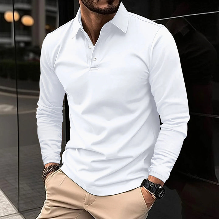 Polo à manches longues blanc avec col classique et boutons blancs. Ce modèle simple et élégant est parfait pour un look polyvalent, alliant confort et raffinement pour toutes les occasions.