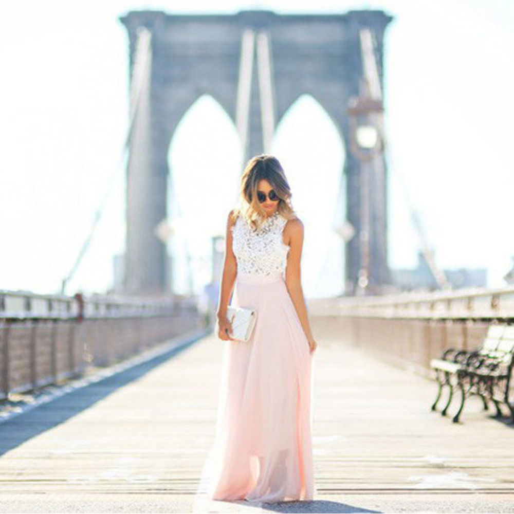 Robe longue Nina pour femme, légère et fluide, idéale pour l’été. Cette robe élégante à haut en dentelle blanche et jupe rose est parfaite pour une soirée ou un événement spécial.