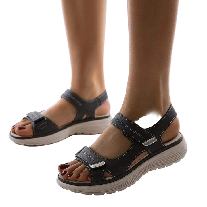 Sandales pratiques et élégantes avec fermeture velcro, semelle épaisse et confortable, idéales pour les activités extérieures et les longues promenades.