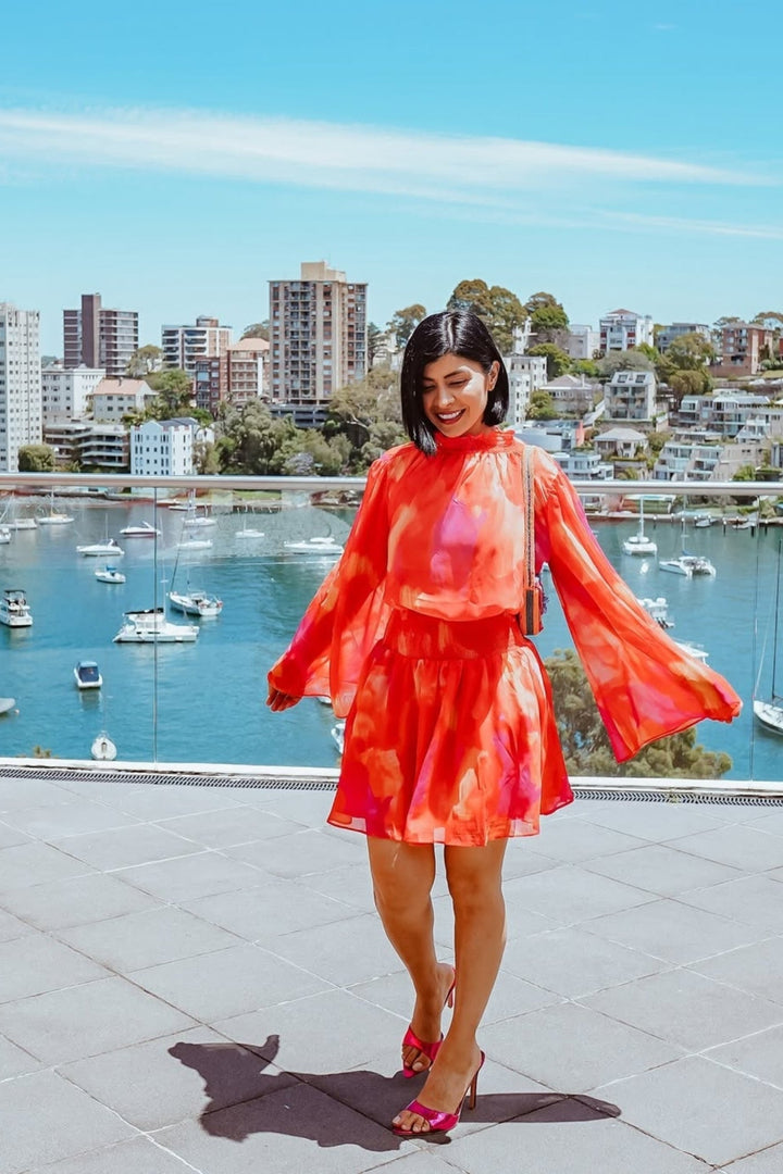 Robe mini été Normandie pour femme, parfaite pour les soirées estivales. Élégante et légère, elle met en valeur la silhouette avec style, tout en étant idéale pour profiter des journées ensoleillées près de l&