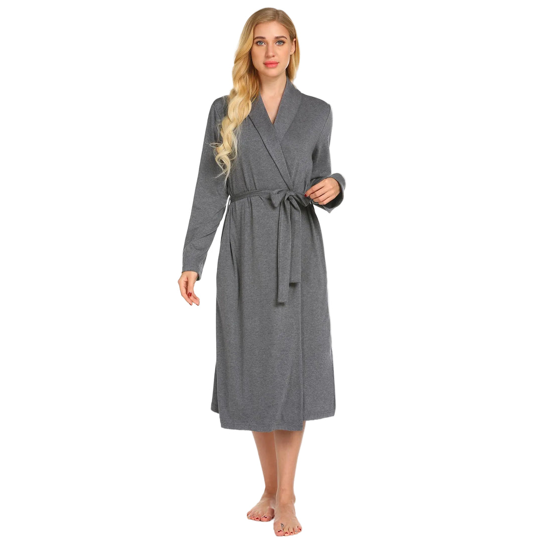 Peignoir femme Olive gris, élégant et confortable, longueur mi-mollet avec col châle, manches longues et ceinture à nouer.