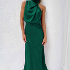Robe Longue Femme Élégante au Col Haut pour un Style Chic 4