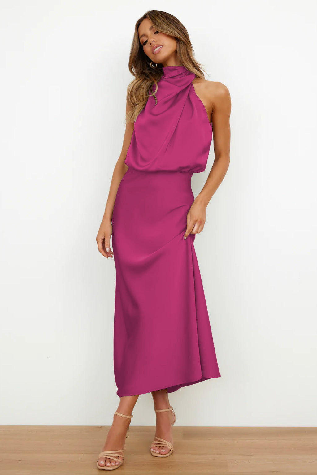 Robe Longue Femme Élégante au Décolleté Halter Chic 10