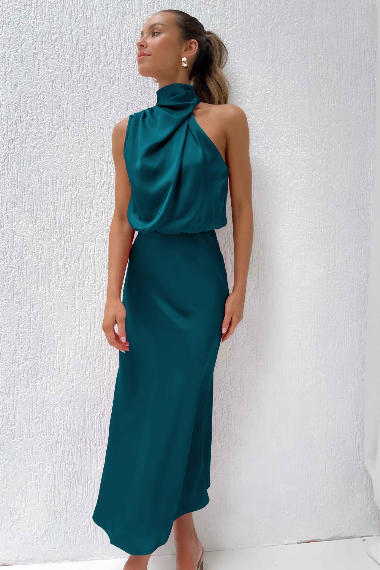 Robe Longue Femme Élégante au Décolleté Halter Chic 8