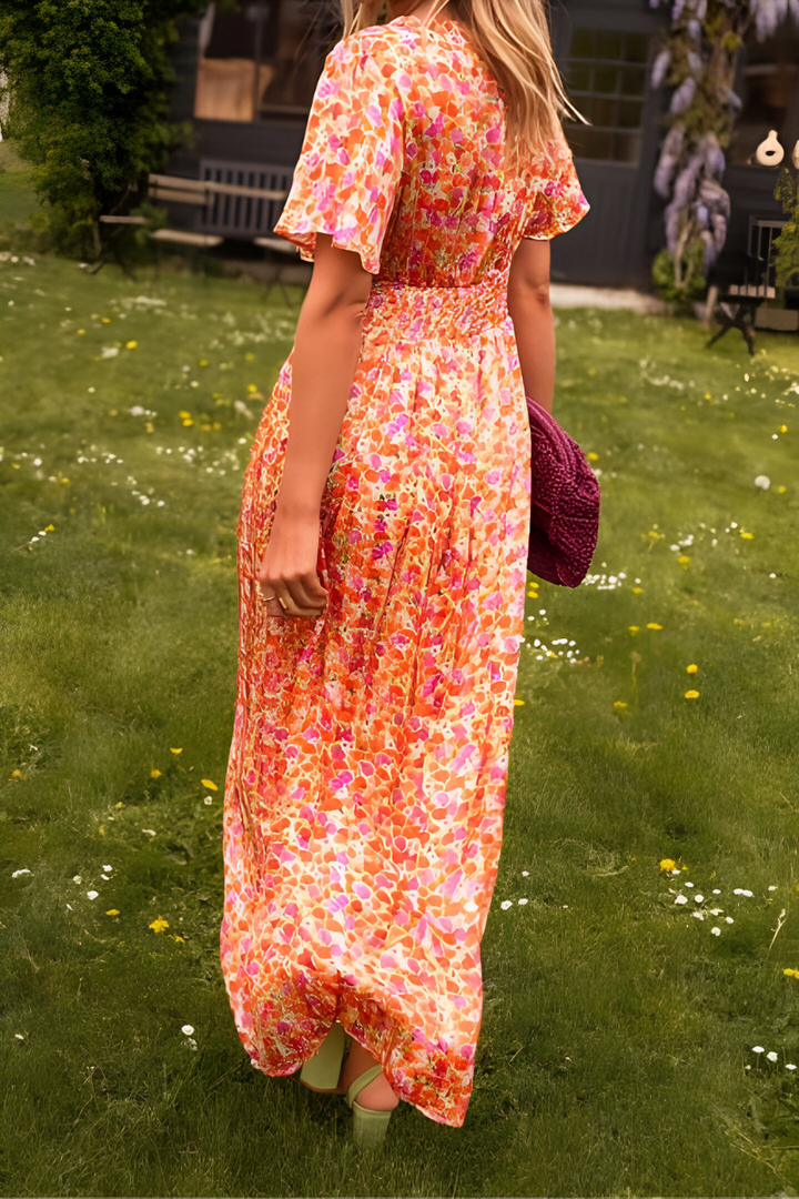 Profitez du style et du confort avec cette robe maxi colorée, dotée d&