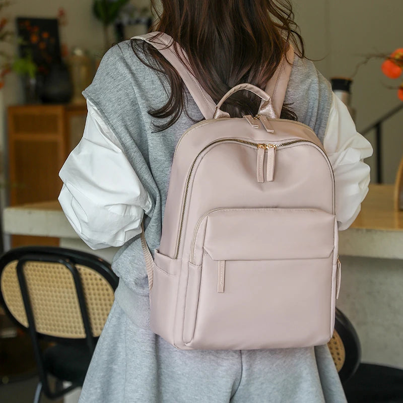 Sac à Dos Femme Élégant au Design Pratique et Spacieux 1