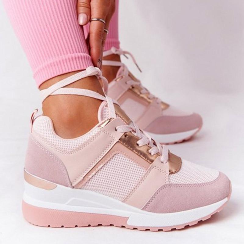 Baskets rose pastel en cuir avec détails métalliques dorés, dotées d&
