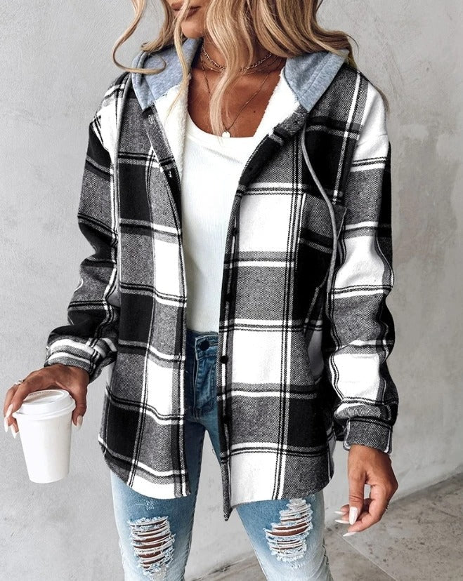 Veste à Capuche Femme à Carreaux Confortable et Stylée pour les Jours Froids 1