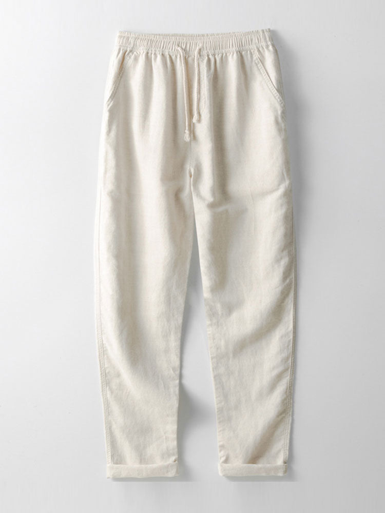 parfait pour l’été. Pantalon léger beige à taille élastique avec cordon de serrage et coupe moderne, idéal pour une tenue décontractée et estivale.