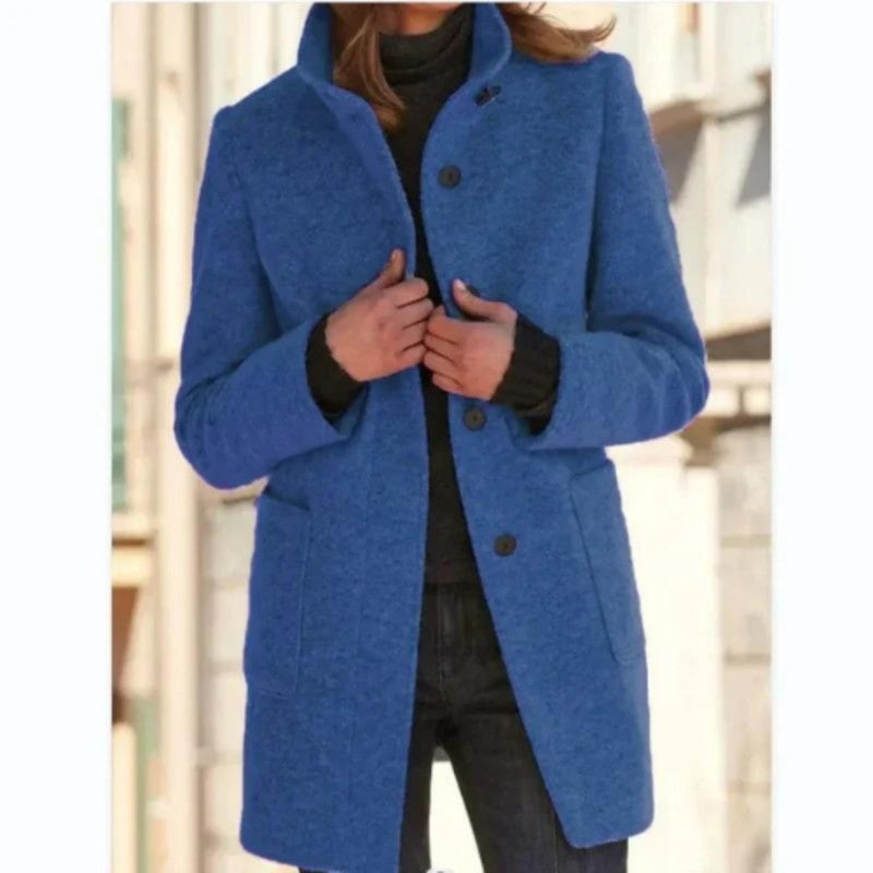 Manteau femme cintré à col droit